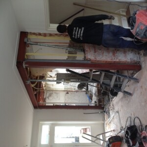 Plaasten staalconstructie.